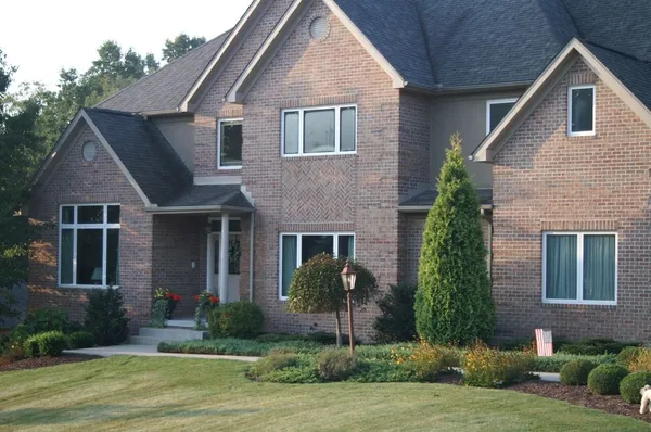 Window combination — double hung and picture