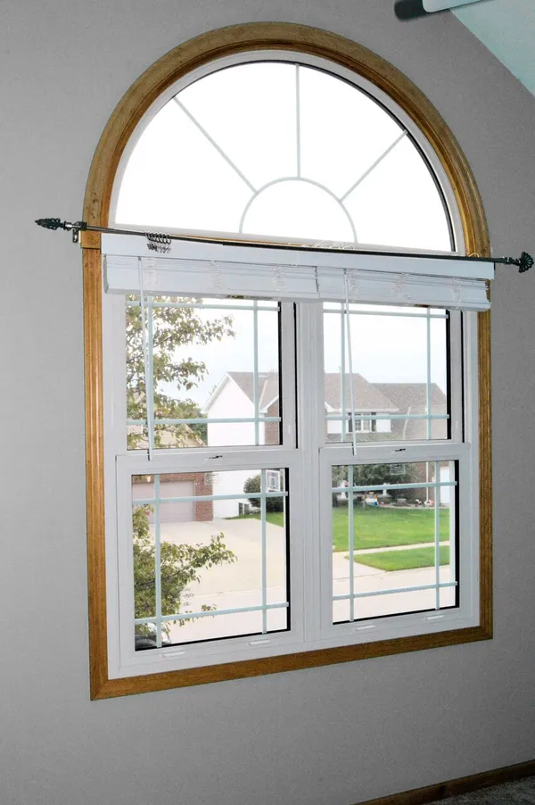 Bay and double-hung window combination
